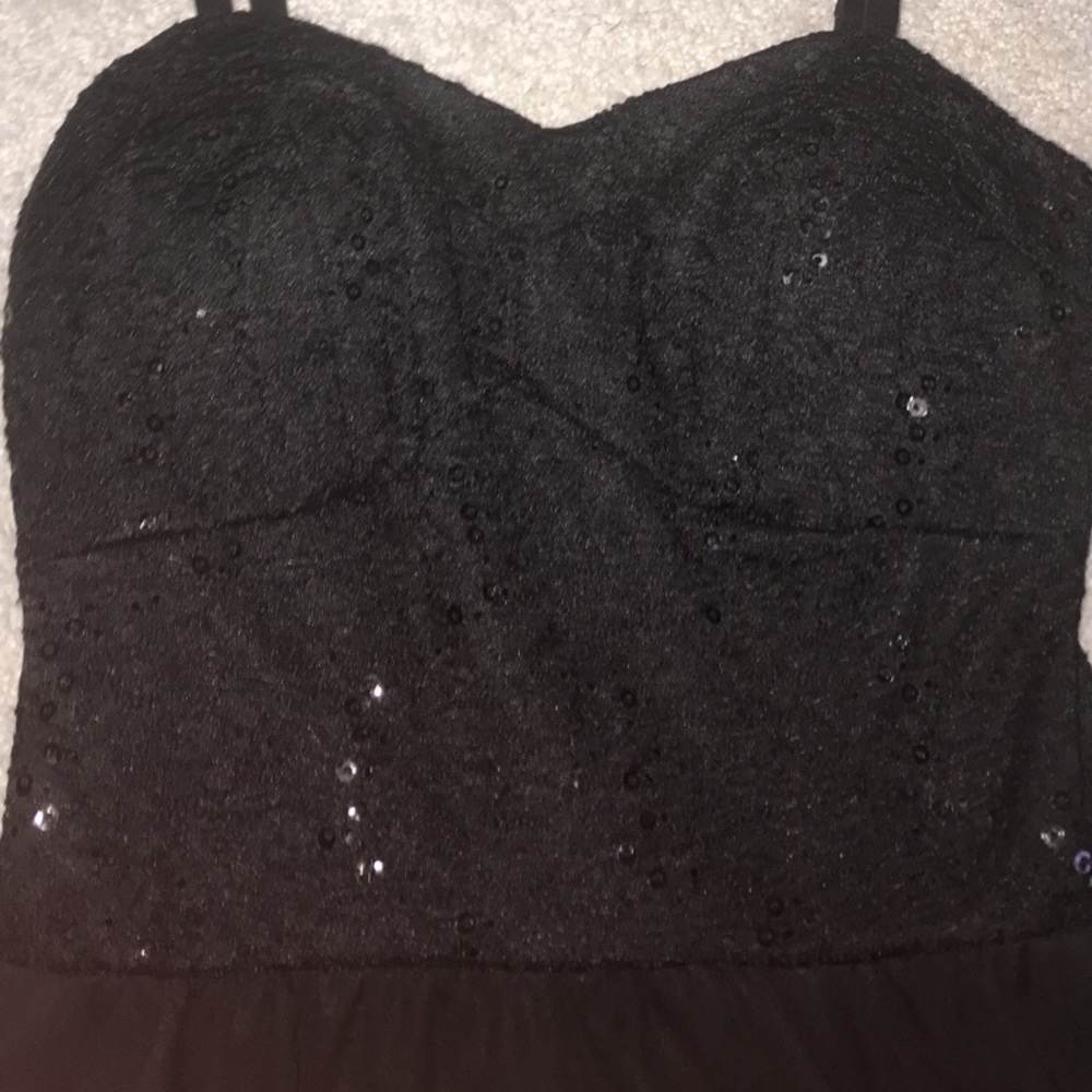 Black Lace Flowy Dress - Picture 2 of 3